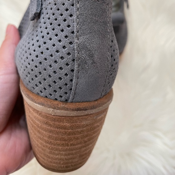 Dolce Vita Sansa Perforated Zip Bootie Suede In Grey Size 7.5 - Picture 6 of 14